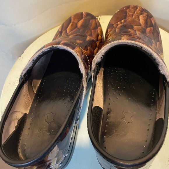 Dansko Women's Leather clogs 38 Brown Honeycomb Pattern professional nonslip - Picture 6 of 6